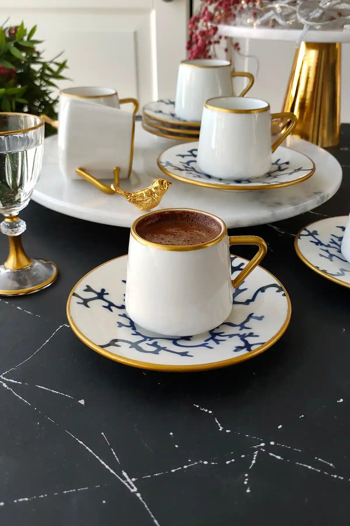 Regna Fincan Takımı ile Ev Dekorasyonunuza Zarif ve Fonksiyonel Dokunuşlar