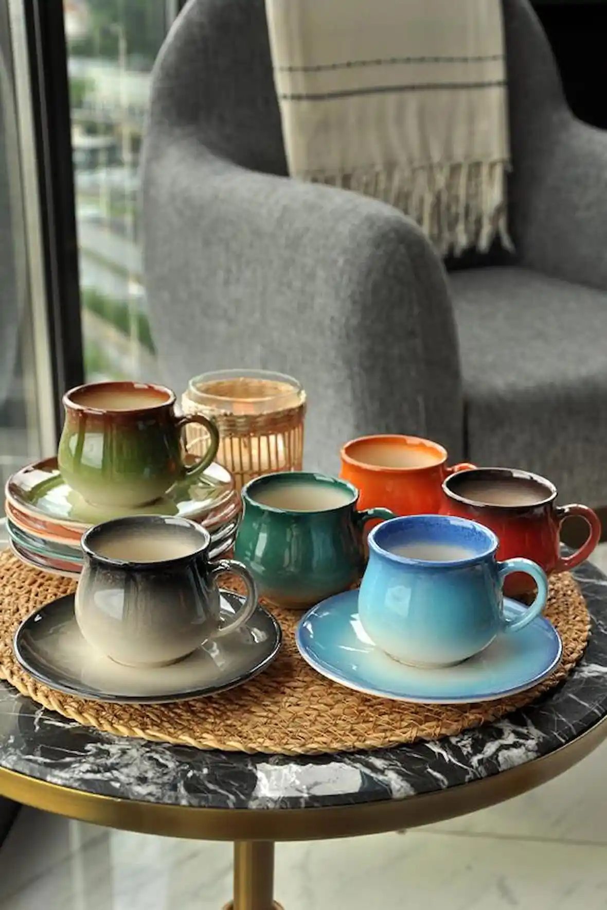 Renkli 6'lı Kahve Fincan Takımı ile Dekorasyonda Şıklık ve Renkli Atmosfer Yaratın