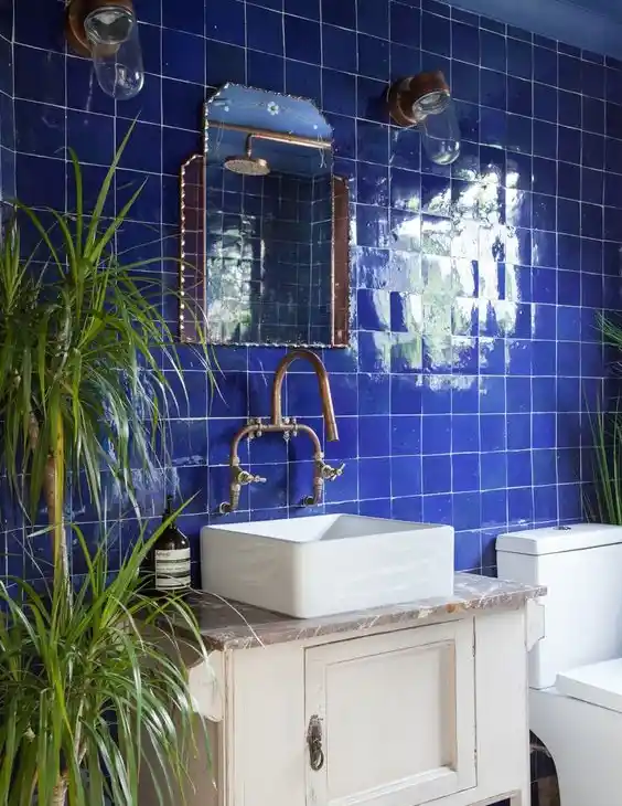 Renkli Banyo Dekorasyonu İçin İlham Verici Trendler ve Tasarım Önerileri