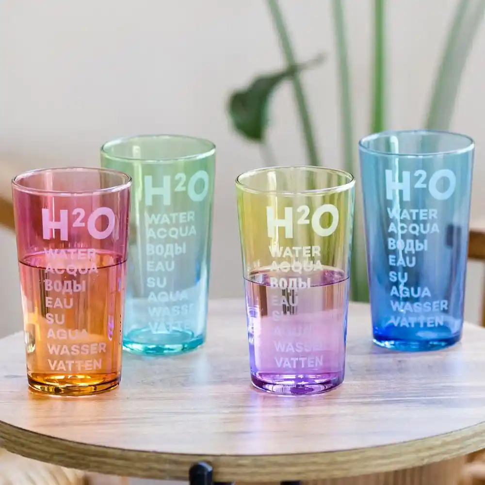 Renkli Bardaklar ile Dekorasyonunuzu Canlandırın: Şıklık ve İşlevselliğin Buluştuğu Nokta