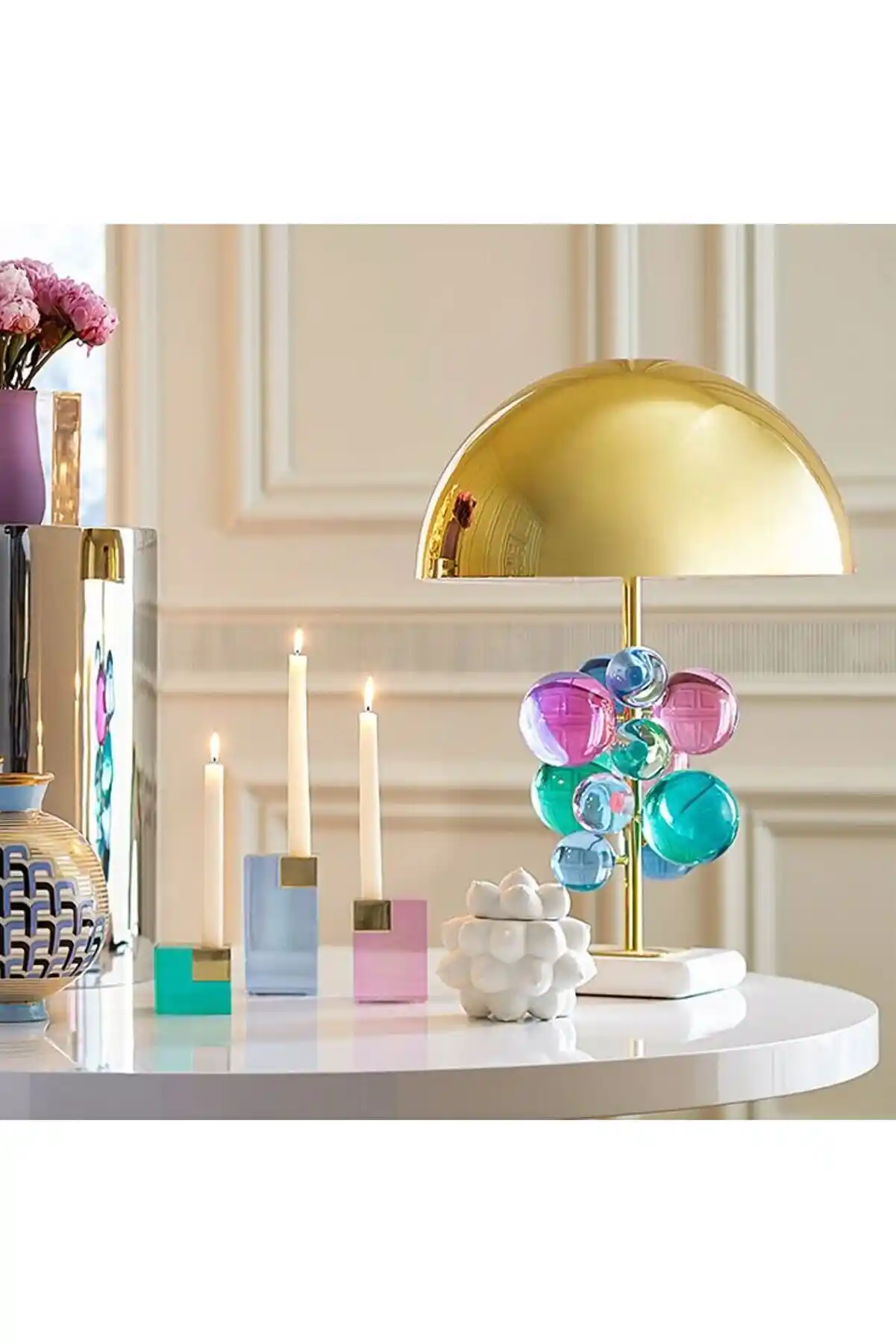 Renkli Cam Abajurlar ile Dekorasyonda Şıklık ve Atmosfer Yaratma Rehberi