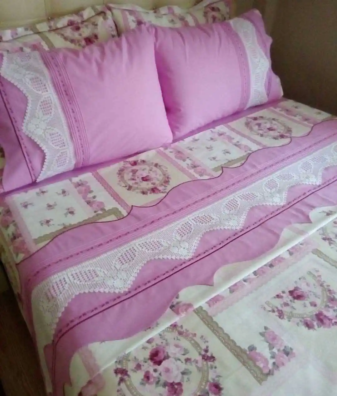 Renkli Dantel Nevresim Takımlarıyla Yatak Odalarınıza Estetik ve Enerji Katın