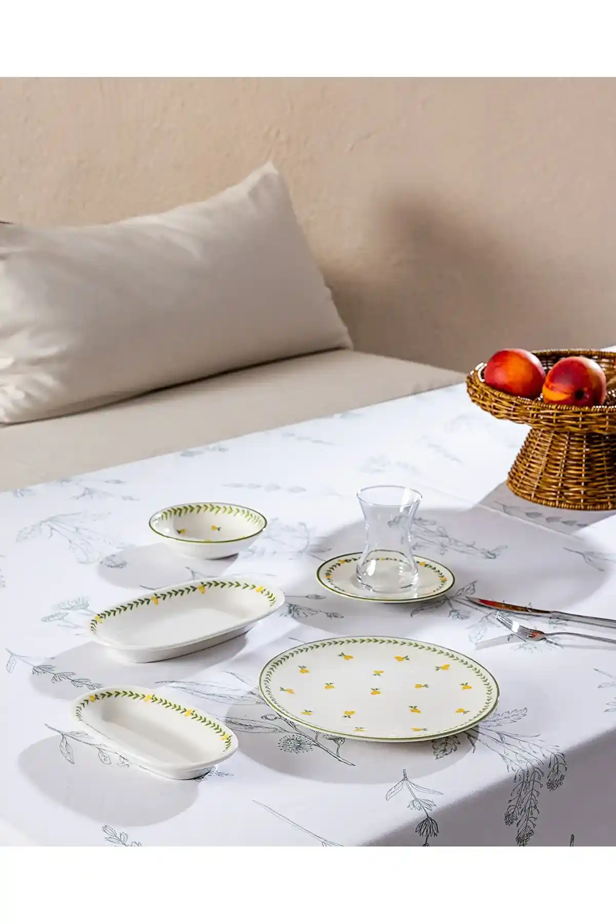 Renkli Kahvaltı Takımlarıyla Dekorasyonda Canlılık ve Şıklık Yaratma Rehberi