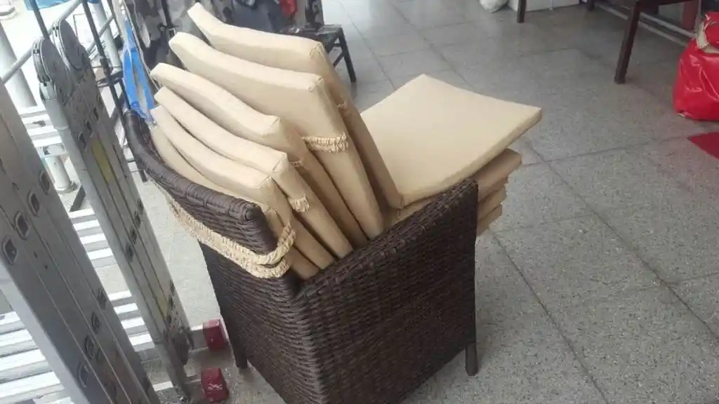 Renkli Minderler ile Dekorasyonunuzu Canlandırmanın Pratik Yolları