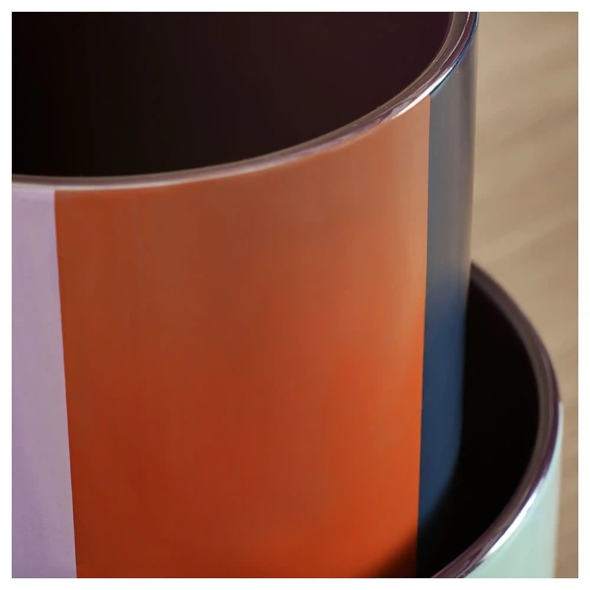 Renkli Saksılar ile Dekorasyonunuzu Canlandırma Rehberi