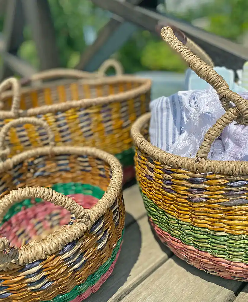 Renkli Sepetlerle Dekorasyonun Renkli Dünyası: Şık ve Pratik Ev Düzenleme İpuçları