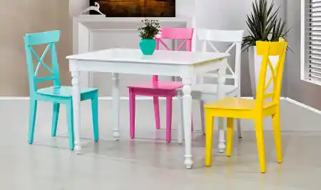 Renkli Yemek Masası Dekorasyonu ile Mekâna Canlılık ve Şıklık Katma Yöntemleri