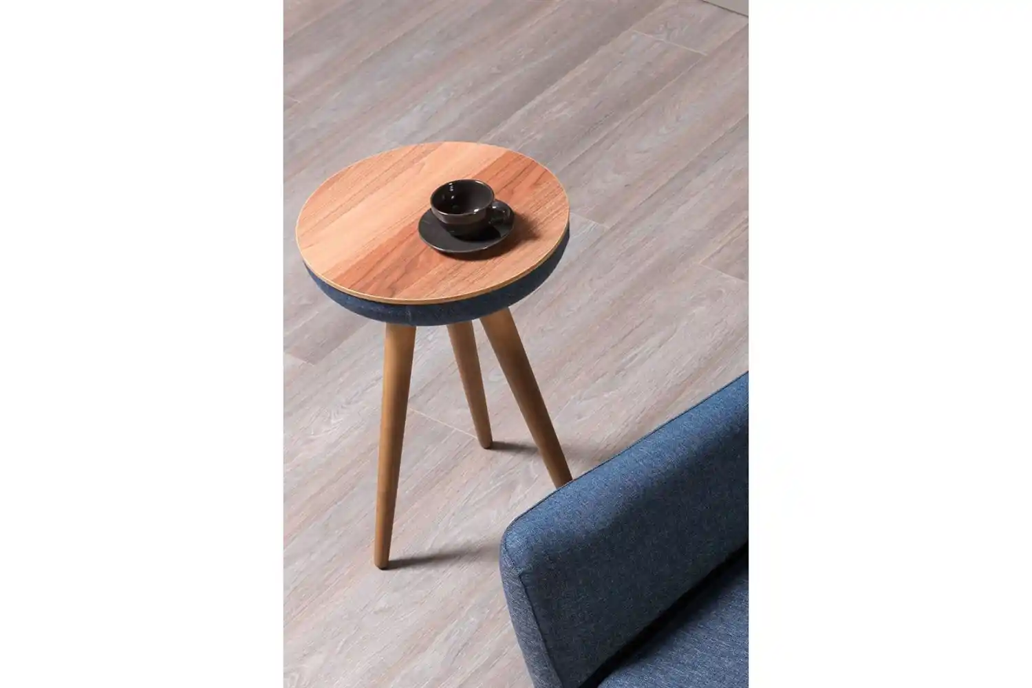 Retro Yan Sehpa ile Ev Dekorasyonunda Nostaljik ve Şık Dokunuşlar Yapmanın Yolları