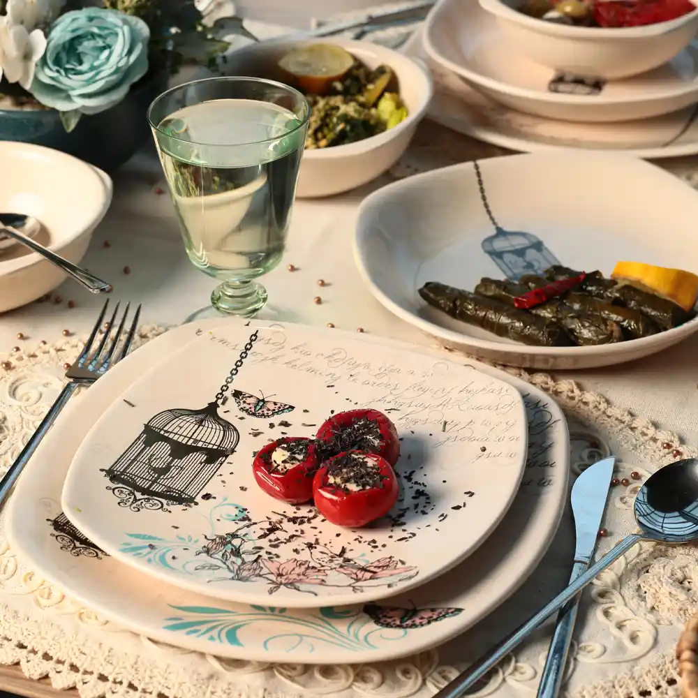 Retro Yemek Takımlarıyla Ev Dekorasyonunda Zamansız Şıklık ve Nostaljik Atmosfer