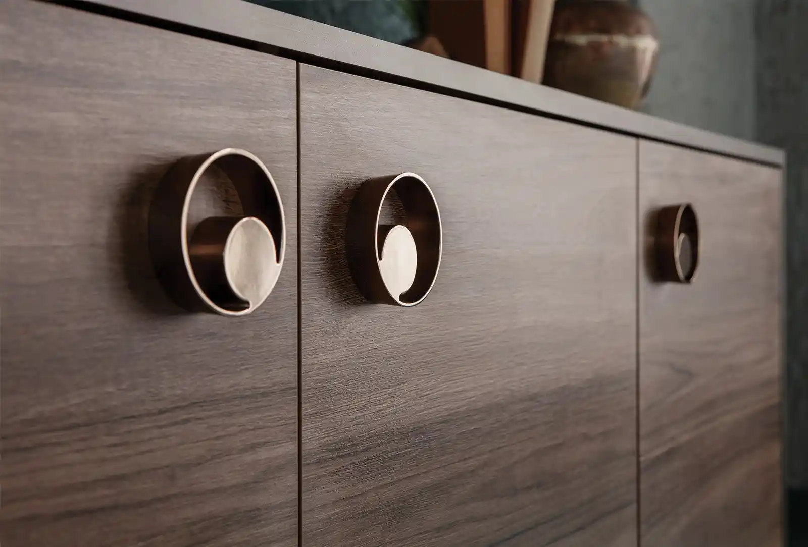 Rosa Konsol ile Modern ve Klasik Dekorasyonlarda Şıklık ve İşlevsellik Sağlama