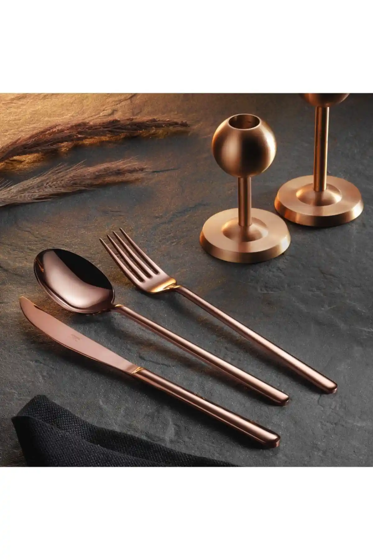 Rose Gold Çatal Bıçak Takımıyla Dekorasyonda Zarafetin Yeni Yüzü ve Kullanım İpuçları