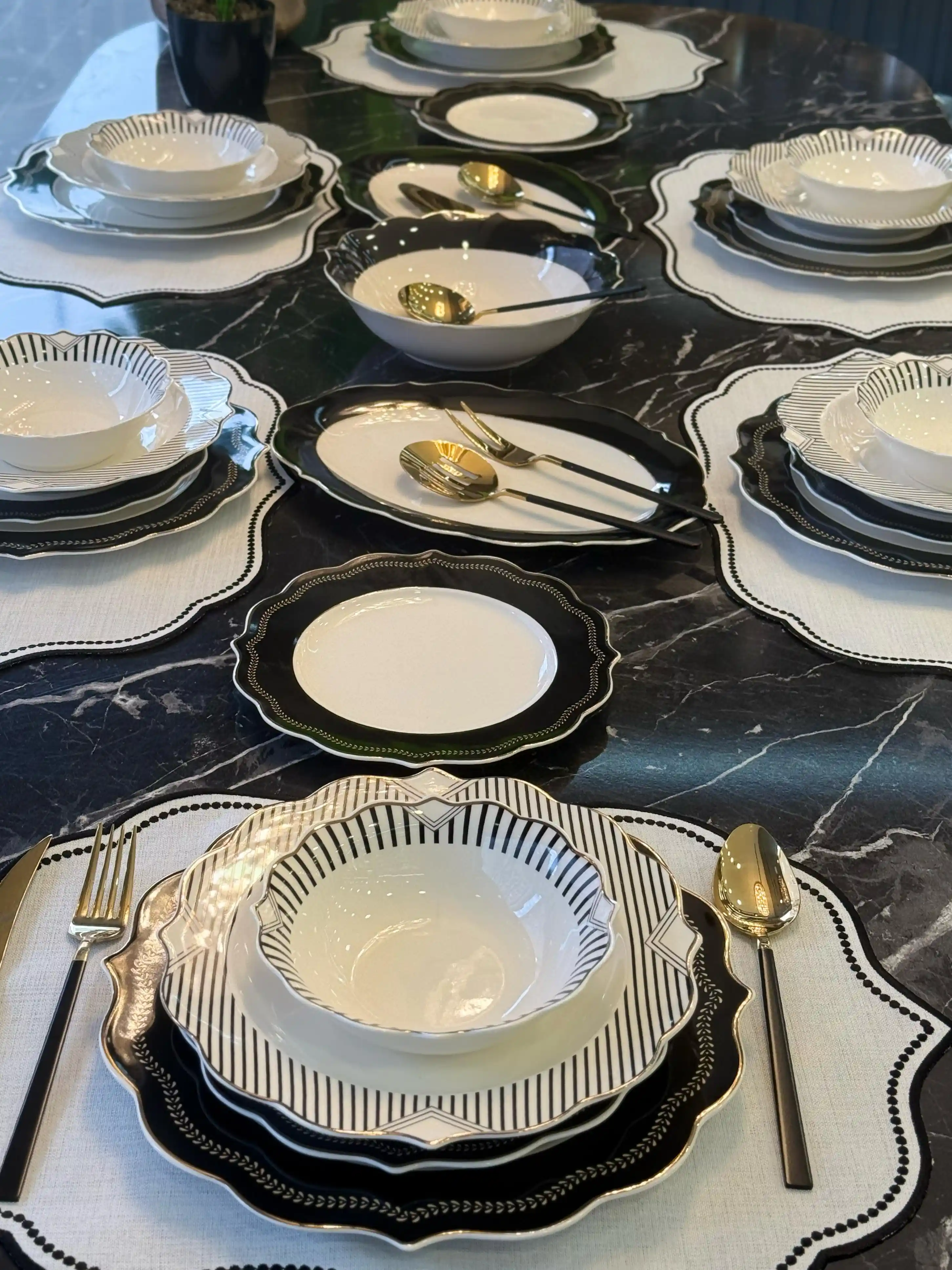 Royal Porselen Yemek Takımıyla Ev Dekorasyonunda Şıklık ve Zarafetin Anahtarları