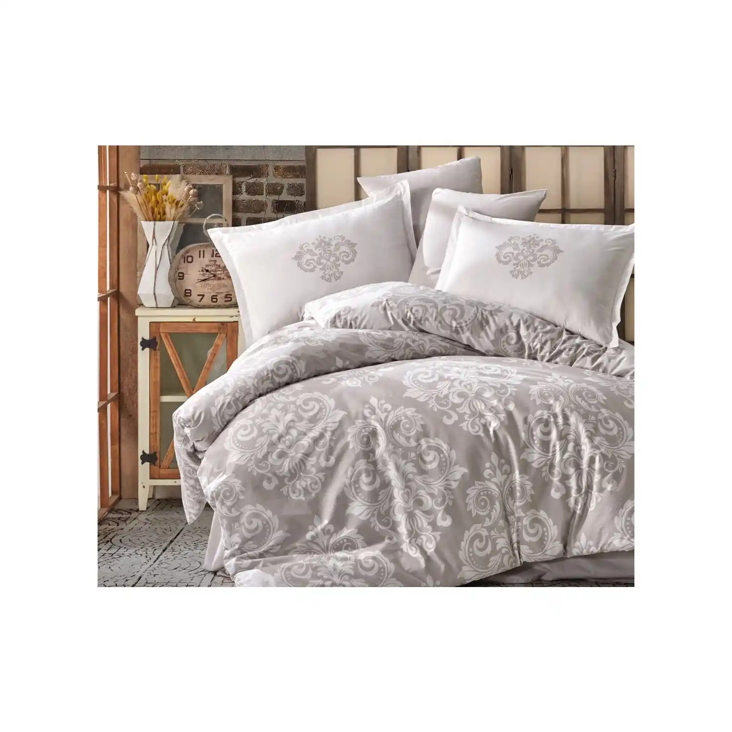 Sade Nevresim Takımıyla Modern ve Şık Yatak Odası Dekorasyonu İpuçları