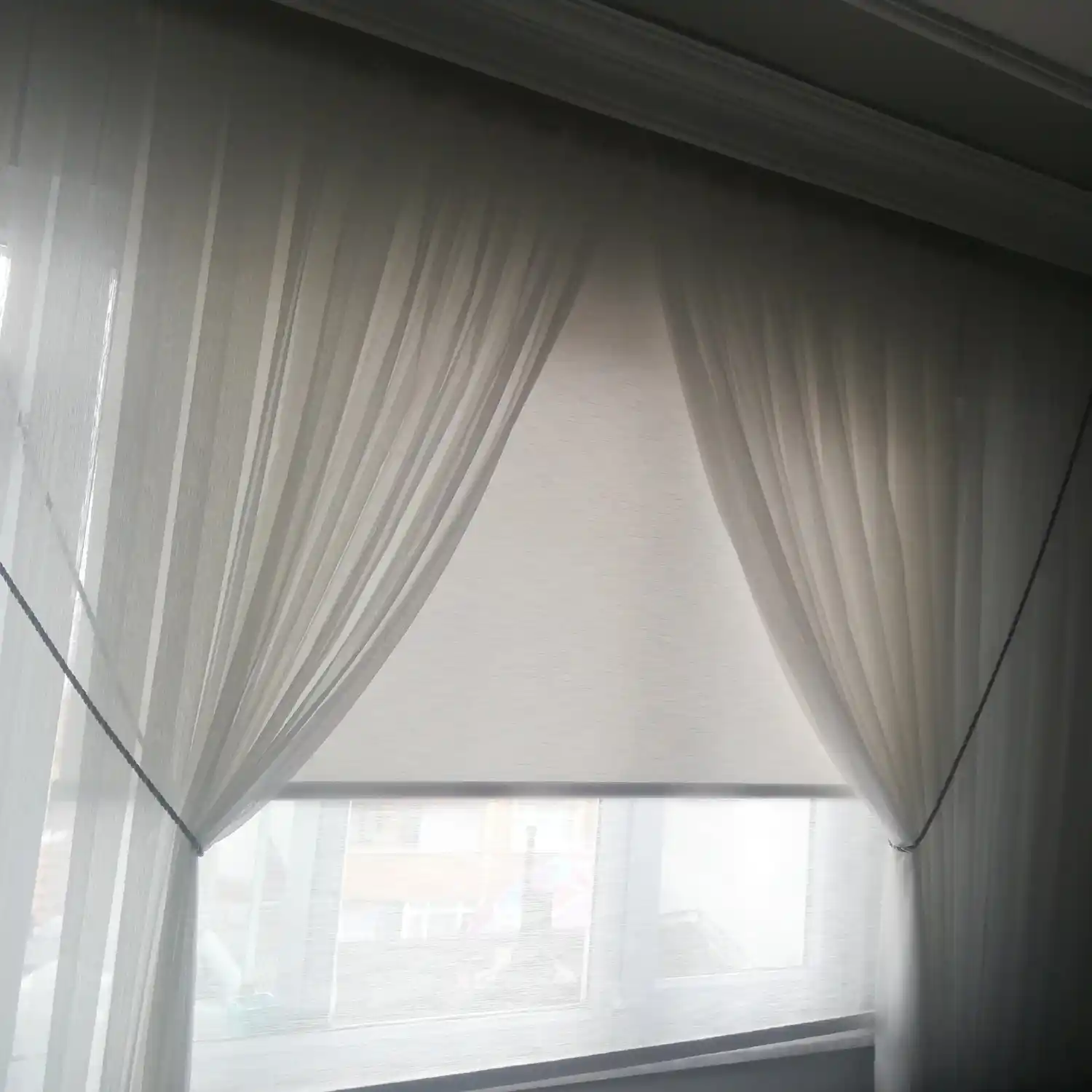 Sade Perdeler ile Modern ve Şık Dekorasyon Çözümleri Nasıl Seçilir