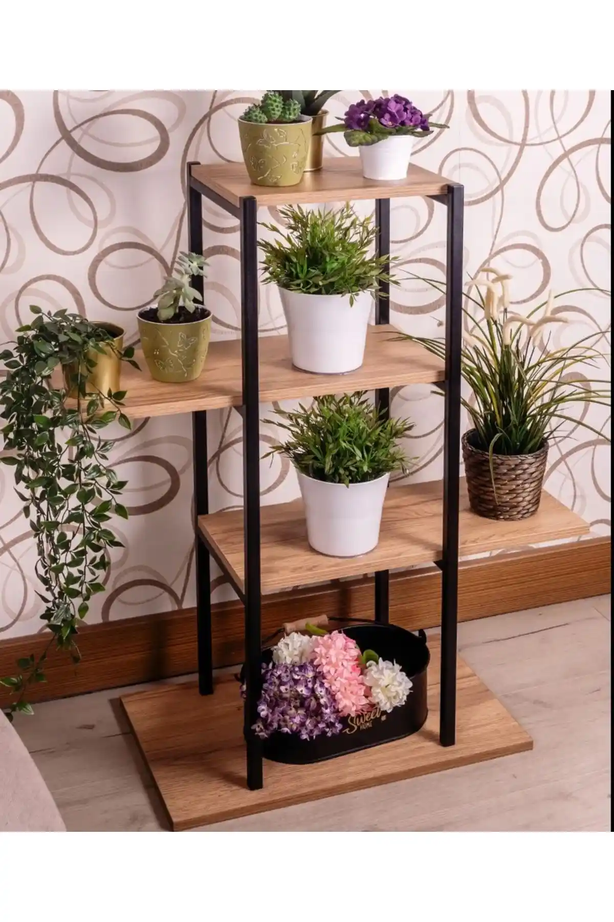 Saksı Standları ile Dekorasyonda Şıklık ve Düzenli Bitki Sergileme Rehberi