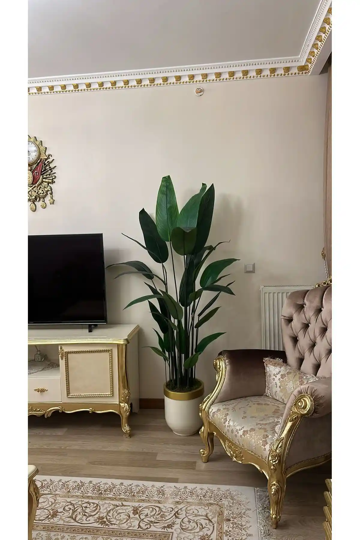 Salon Dekorasyonunda Yapay Çiçeklerin Önemi ve Kullanım İpuçları