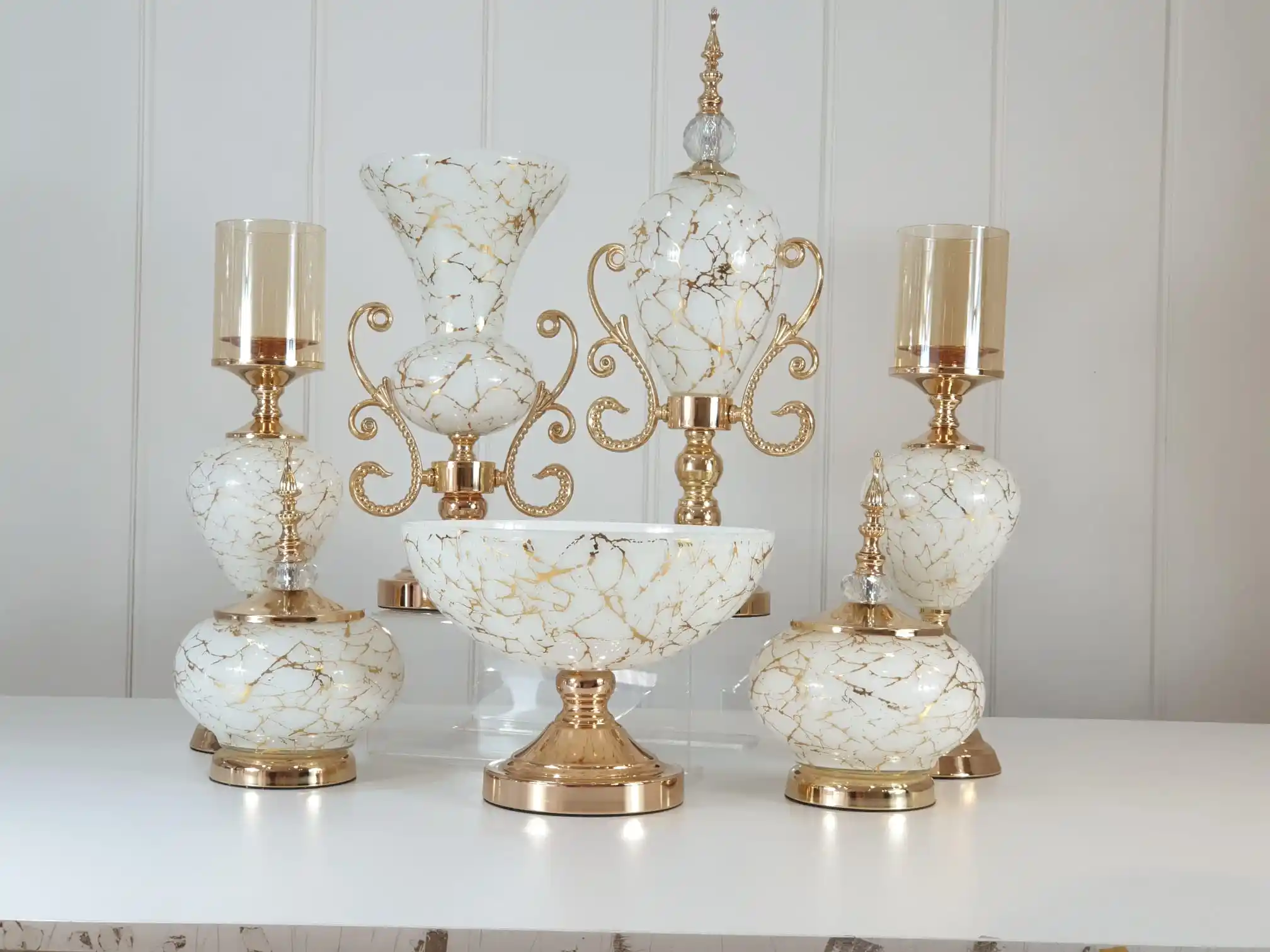 Salon Dekorasyonunda Yer Aksesuarlarının Rolü ve En Popüler Seçenekler