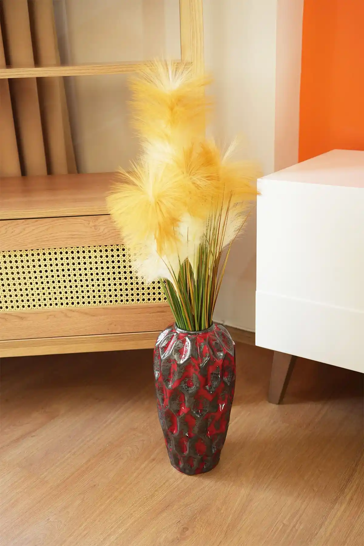 Salon Köşe Vazoları ile Dekorasyonda Şıklık ve Fonksiyonellik Rehberi