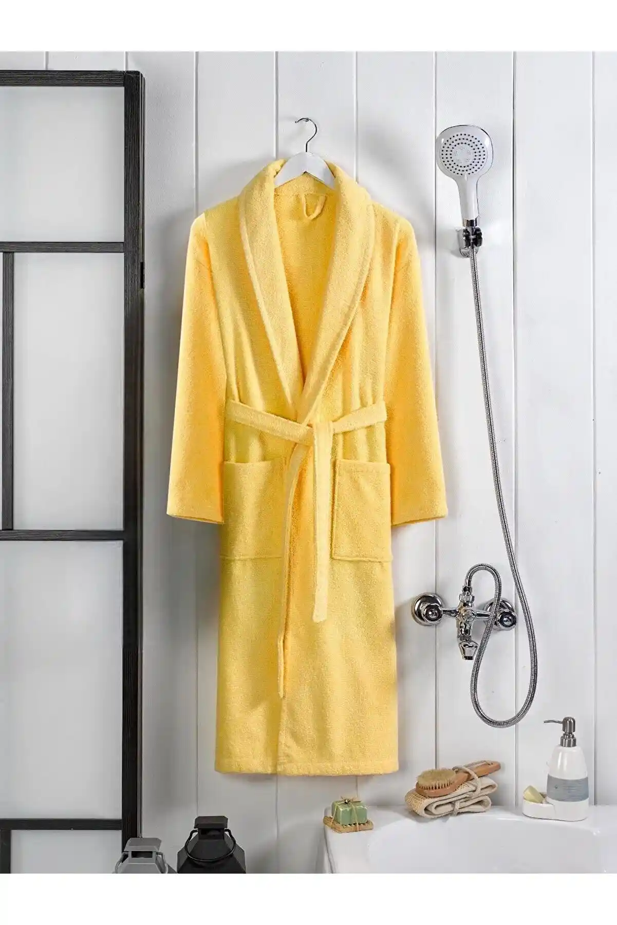 Sarı Bornoz Dekorasyonunda Sıcak ve Canlı Bir Atmosfer Yaratma Rehberi