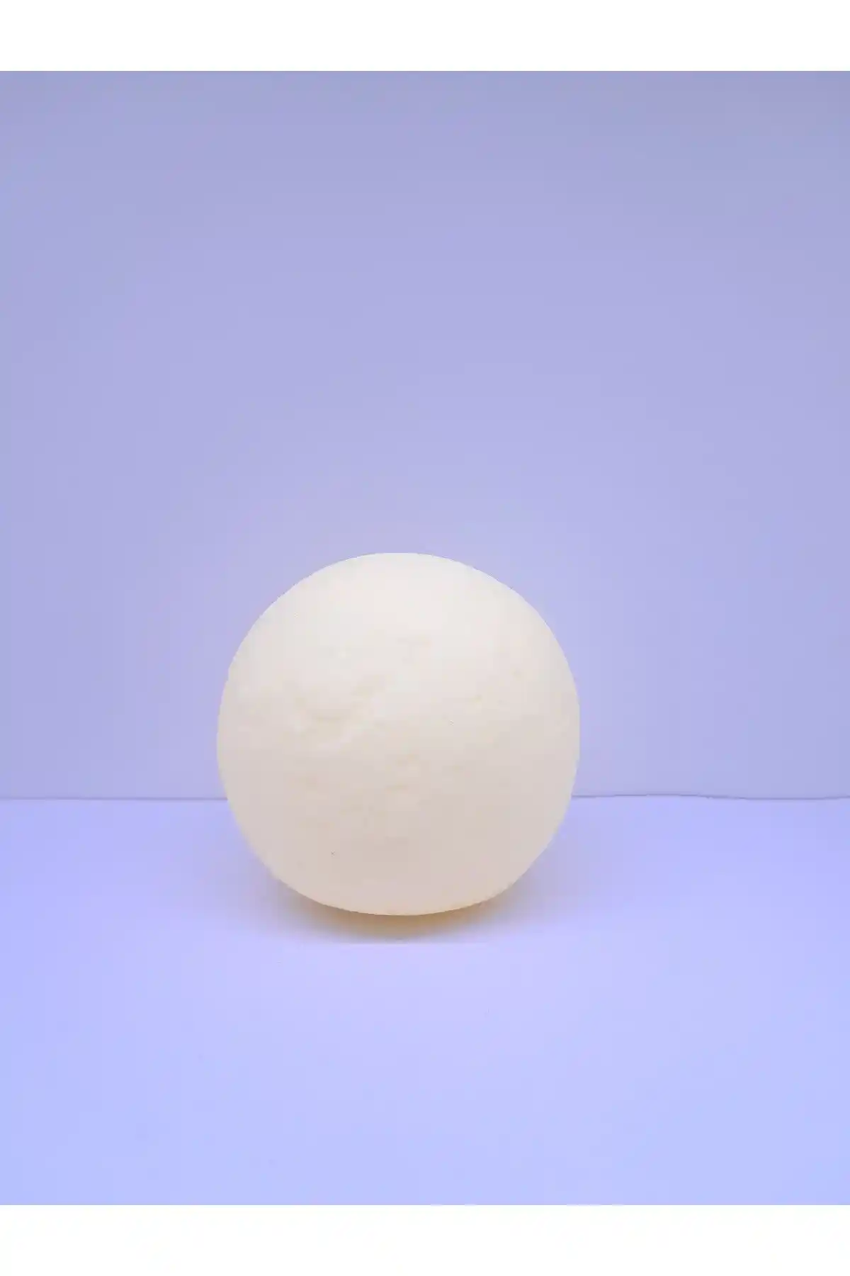 Sarı Işıklı Masa Lambası ile Dekorasyonda Sıcak ve Şık Dokunuşlar