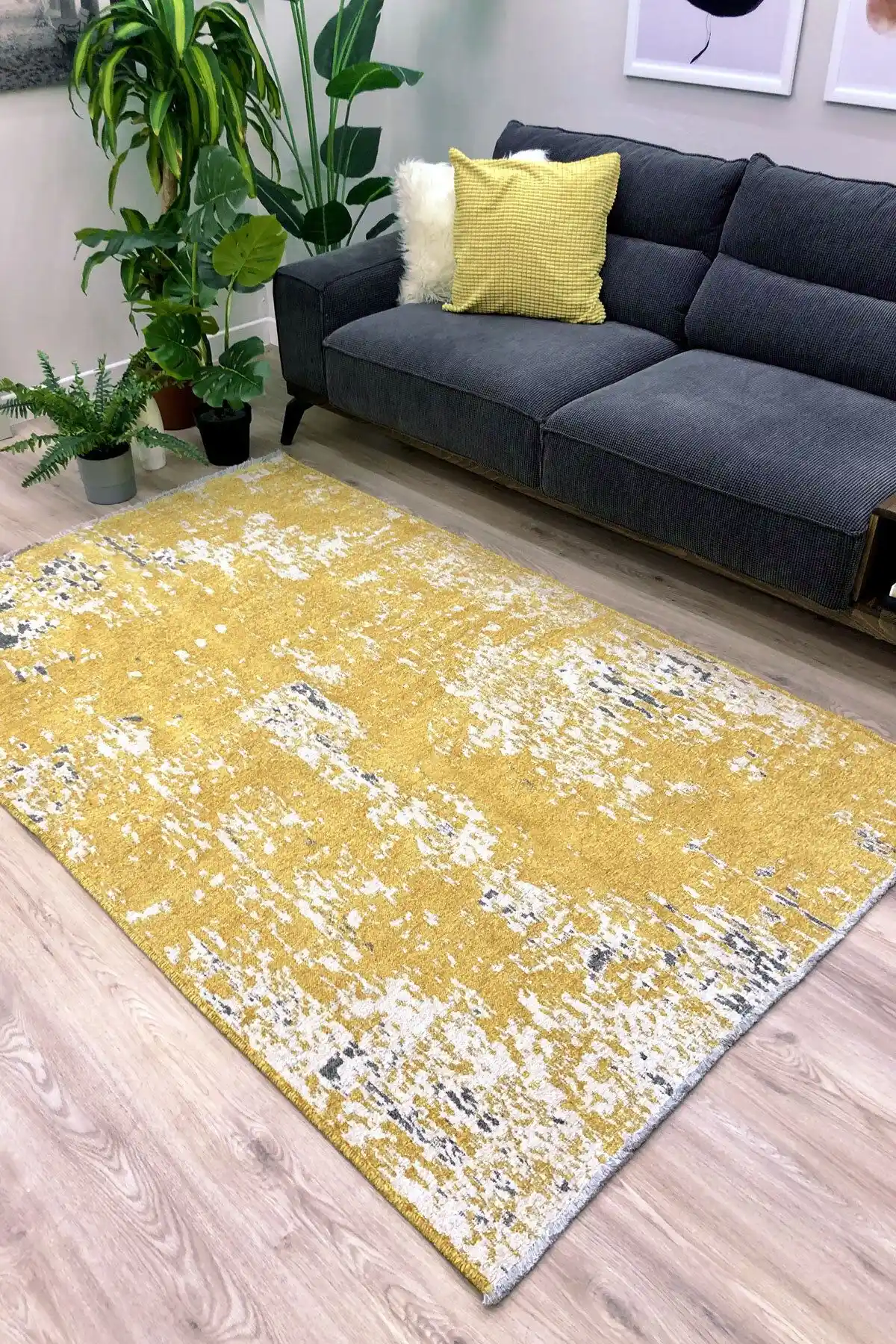 Sarı ve Gri Renklerin Uyumu ile Modern Halı Dekorasyonu İpuçları ve Trendler