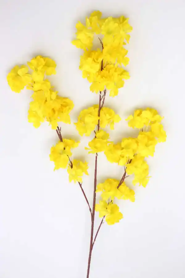 Sarı Yapay Çiçeklerle Dekorasyonunuzu Canlandıran ve Şık Hale Getiren Fikirler