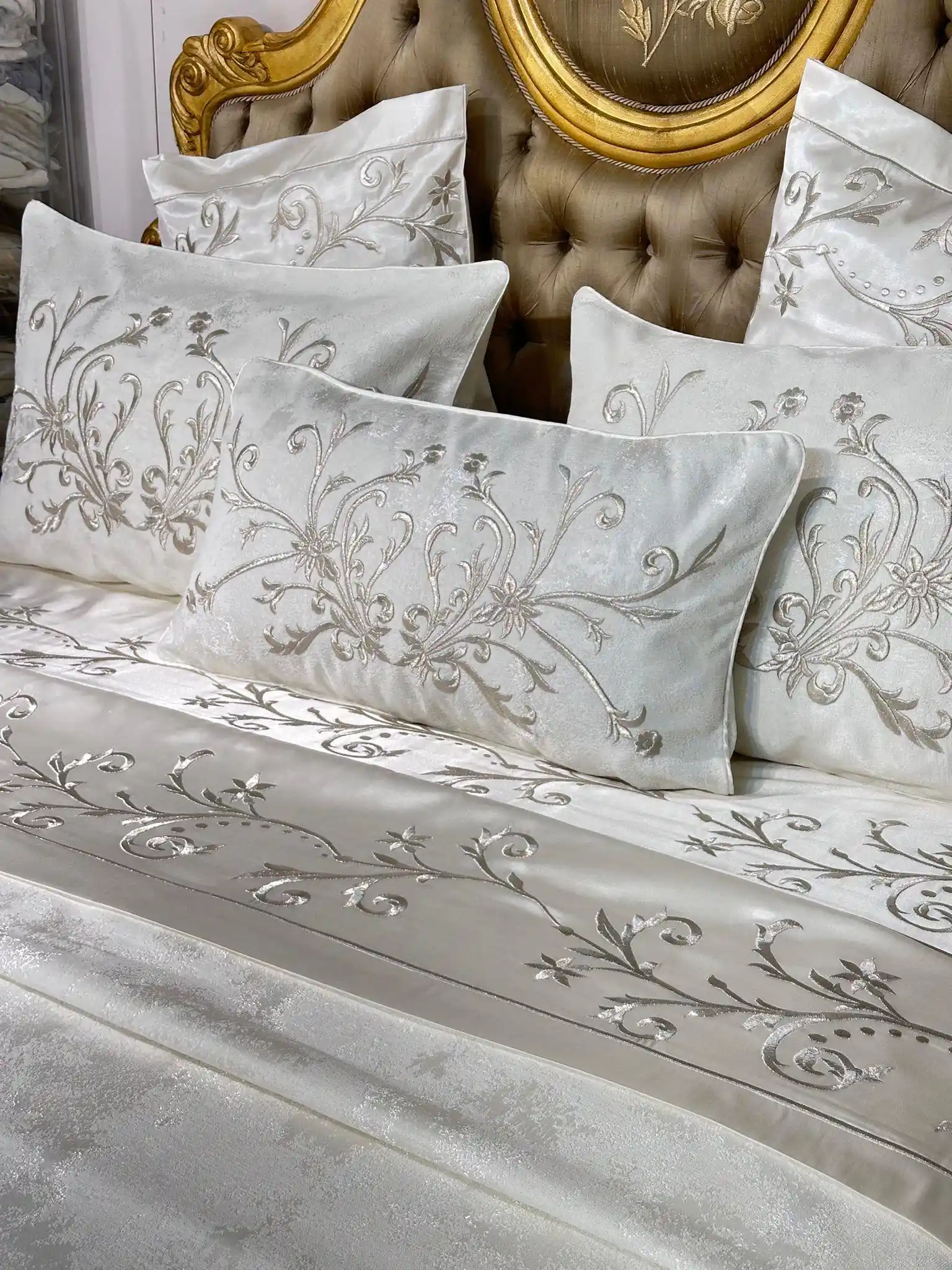 Saten Pike Takımlarıyla Yatak Odalarınıza Zarafet ve Konfor Katın