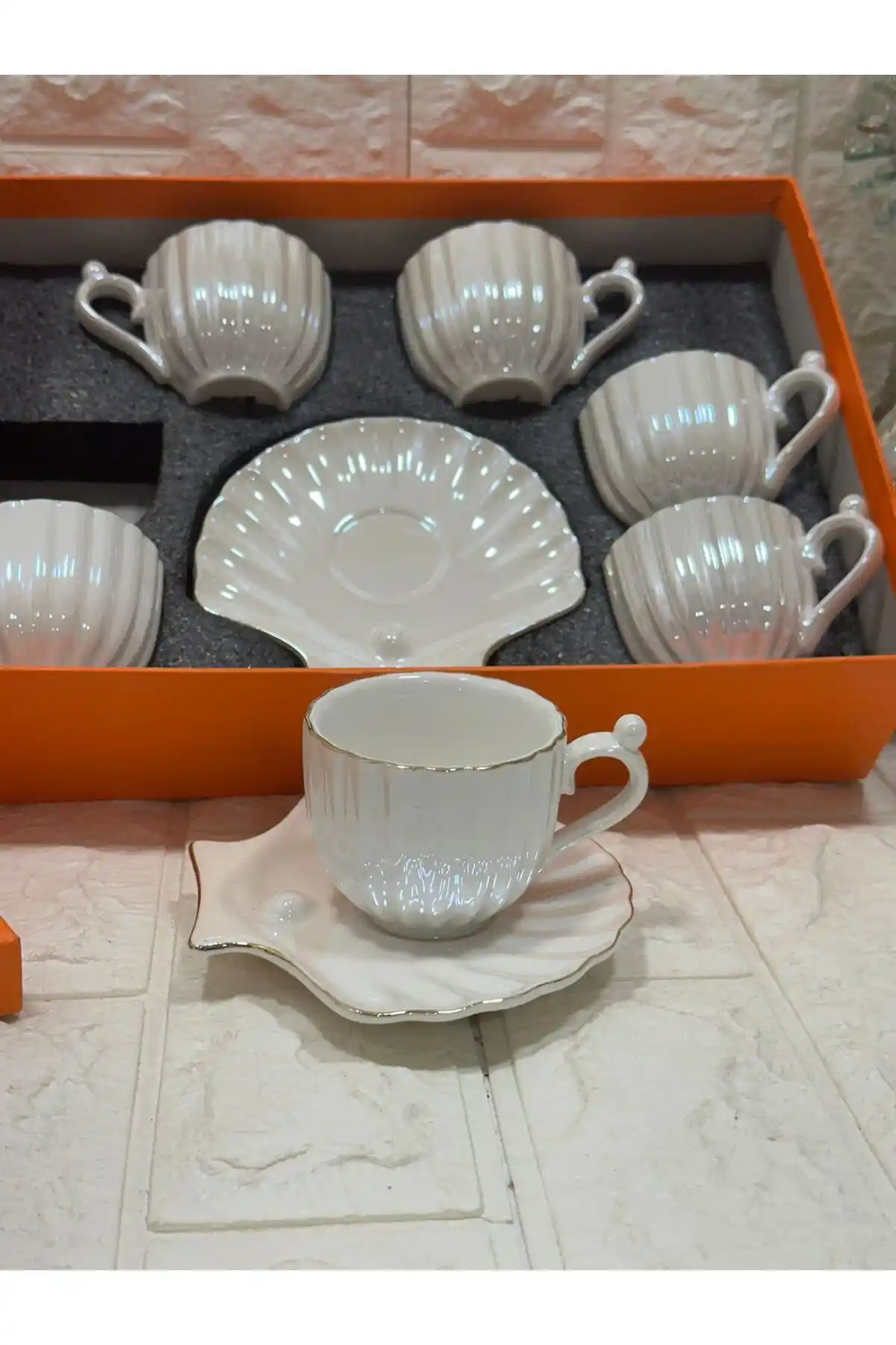 Sedefli fincan takımlarıyla sofistike ve şık sofralar oluşturmanın yolları