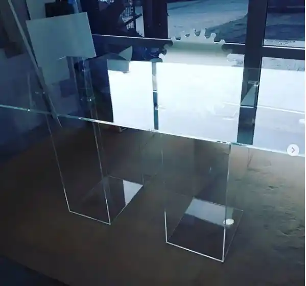 Şeffaf Pleksi Masa ile Modern ve Şık Dekorasyon Çözümleri 75-90 Karakter