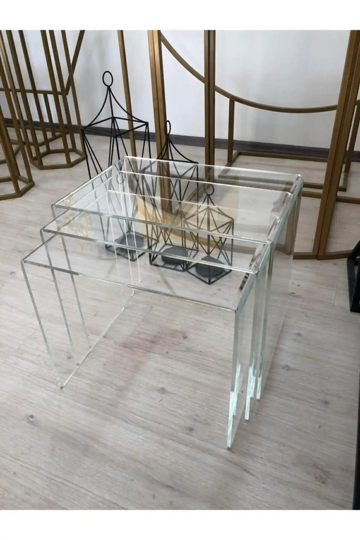 Şeffaf Sehpa ile Modern ve Şık Dekorasyonlar Yaratmanın Yolları ve Avantajları