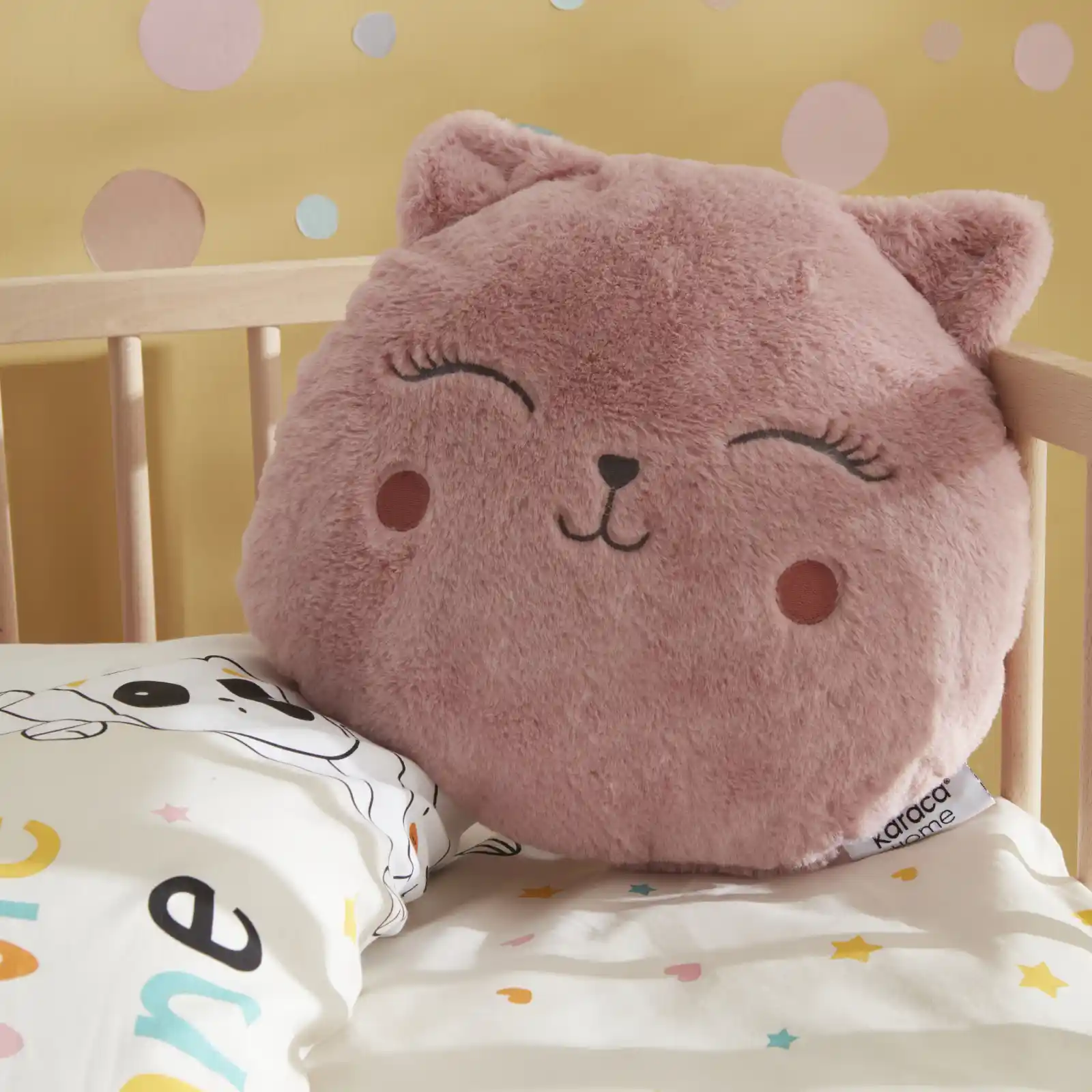 Şekilli Kırlentlerle Dekorasyonunuzu Yenileyin ve Mekânlara Fark Katın