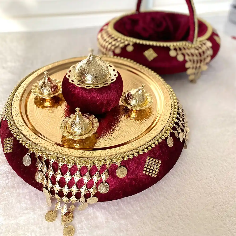 Sepet ve Tepsi Kullanımıyla Ev Dekorasyonunda Hem Şıklık Hem İşlevsellik Sağlama