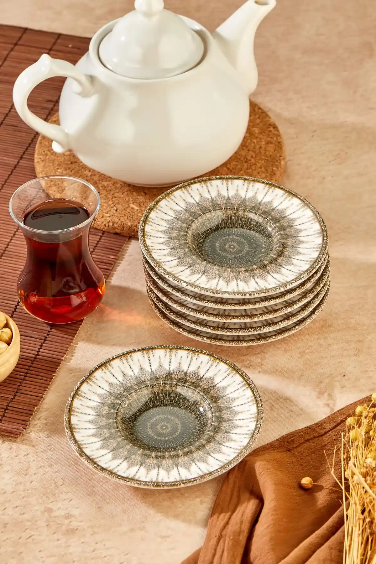 Seramik Çay Tabağı Dekorasyonunda Estetik ve İşlevselliğin Buluşması