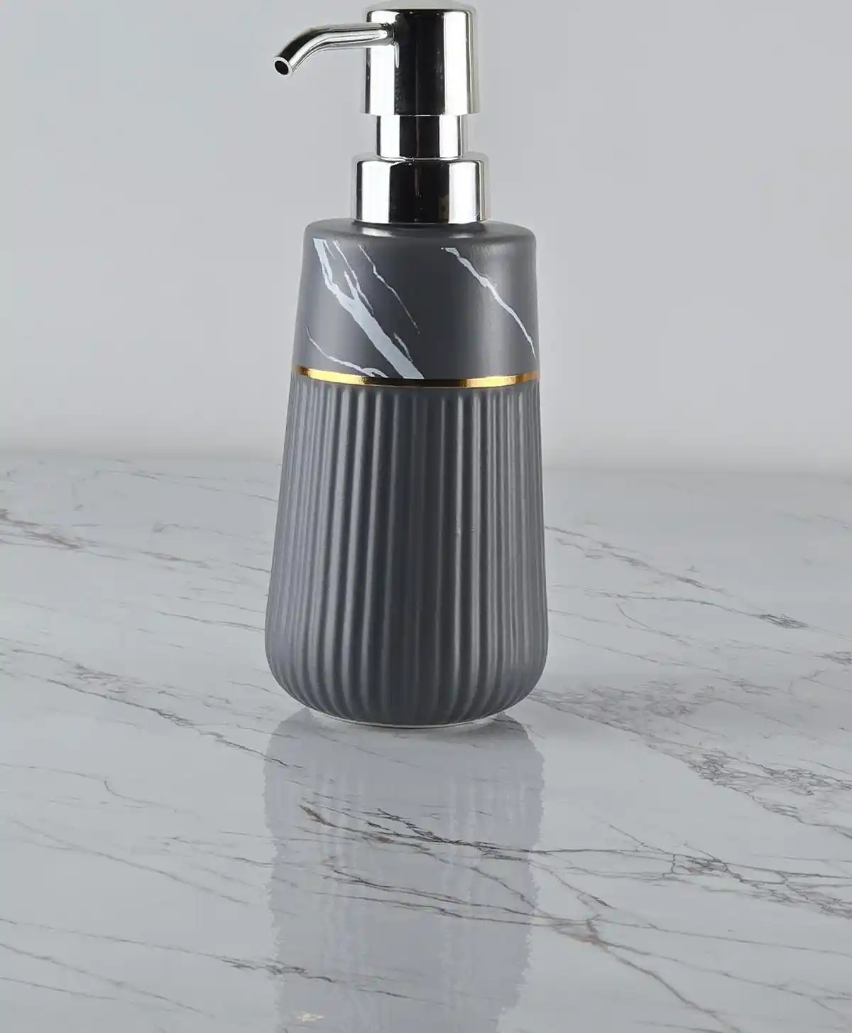 Seramik Sıvı Sabunlukları ile Dekorasyonda Estetik ve Fonksiyonellik Uygun Seçenekler