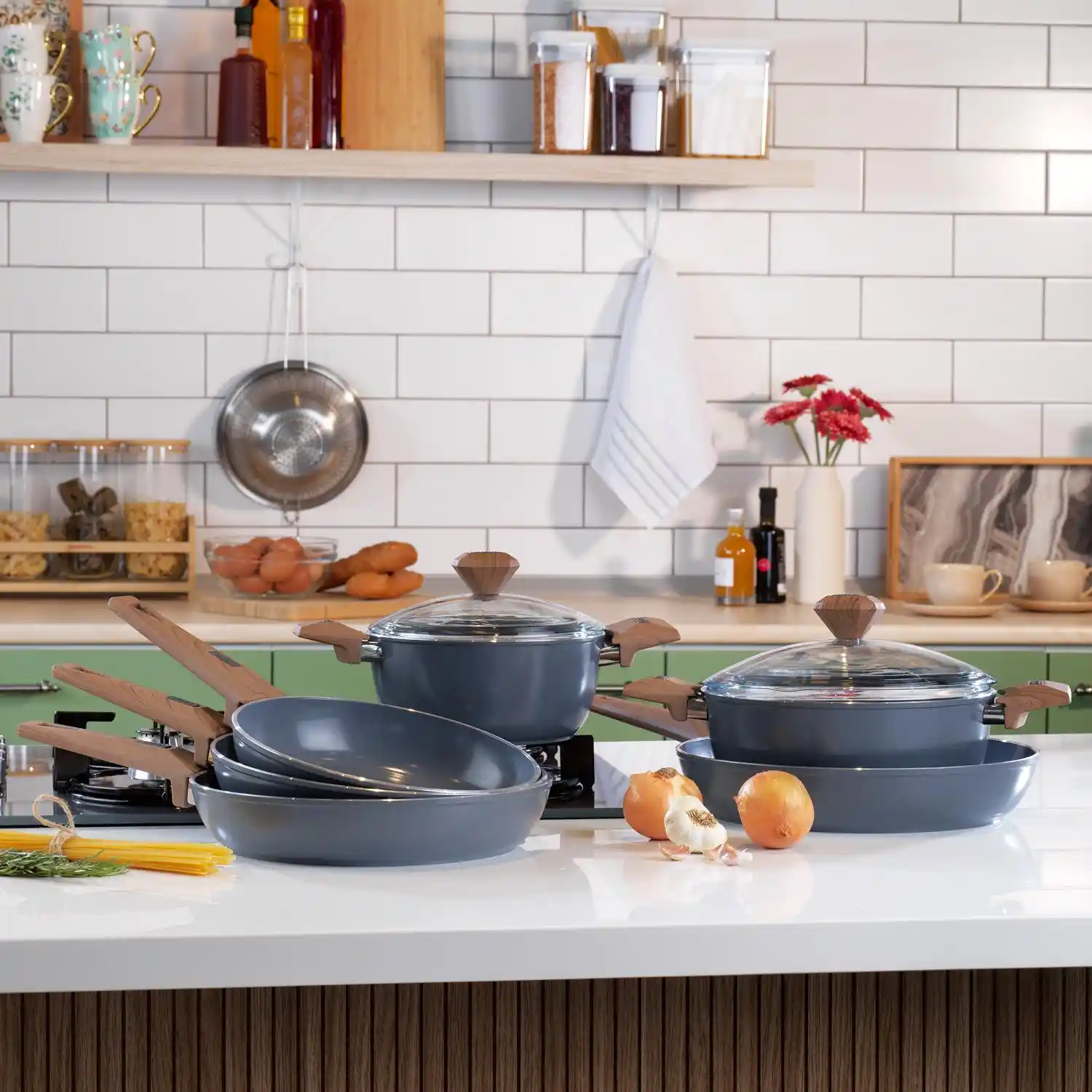 Seramik Tava Dekorasyonunda Şıklık ve İşlevselliği Bir Arada Sunan Modern Çözümler