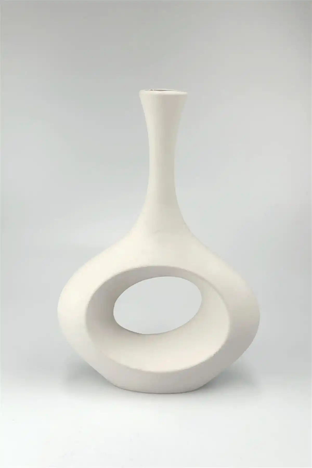 Seramik Vazolar ile Dekorasyonda Zarafet ve Doğallık Buluşması