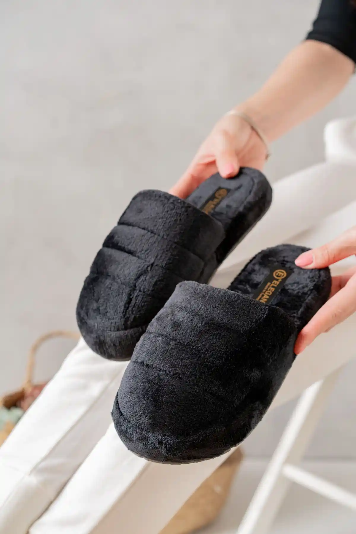 Sessiz Terlikler ile Ev Dekorasyonunda Şıklık ve Huzur Yaratma Rehberi