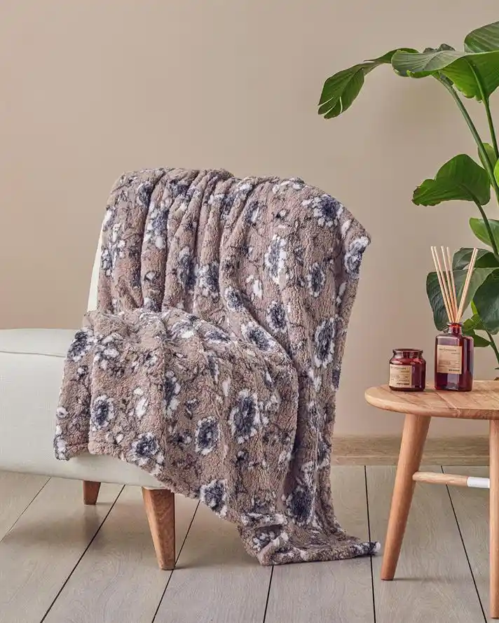 Sherpa Battaniye ile Dekorasyonda Sıcaklık ve Şıklık Sağlayan Modern Çözümler