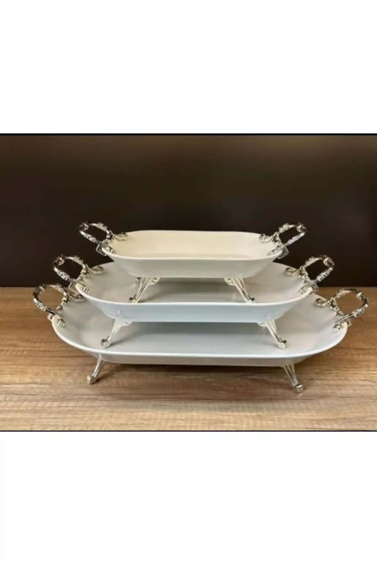 Şık Servis Tabaklarıyla Sofralarınızı Estetik ve Zarafetle Dekore Edin