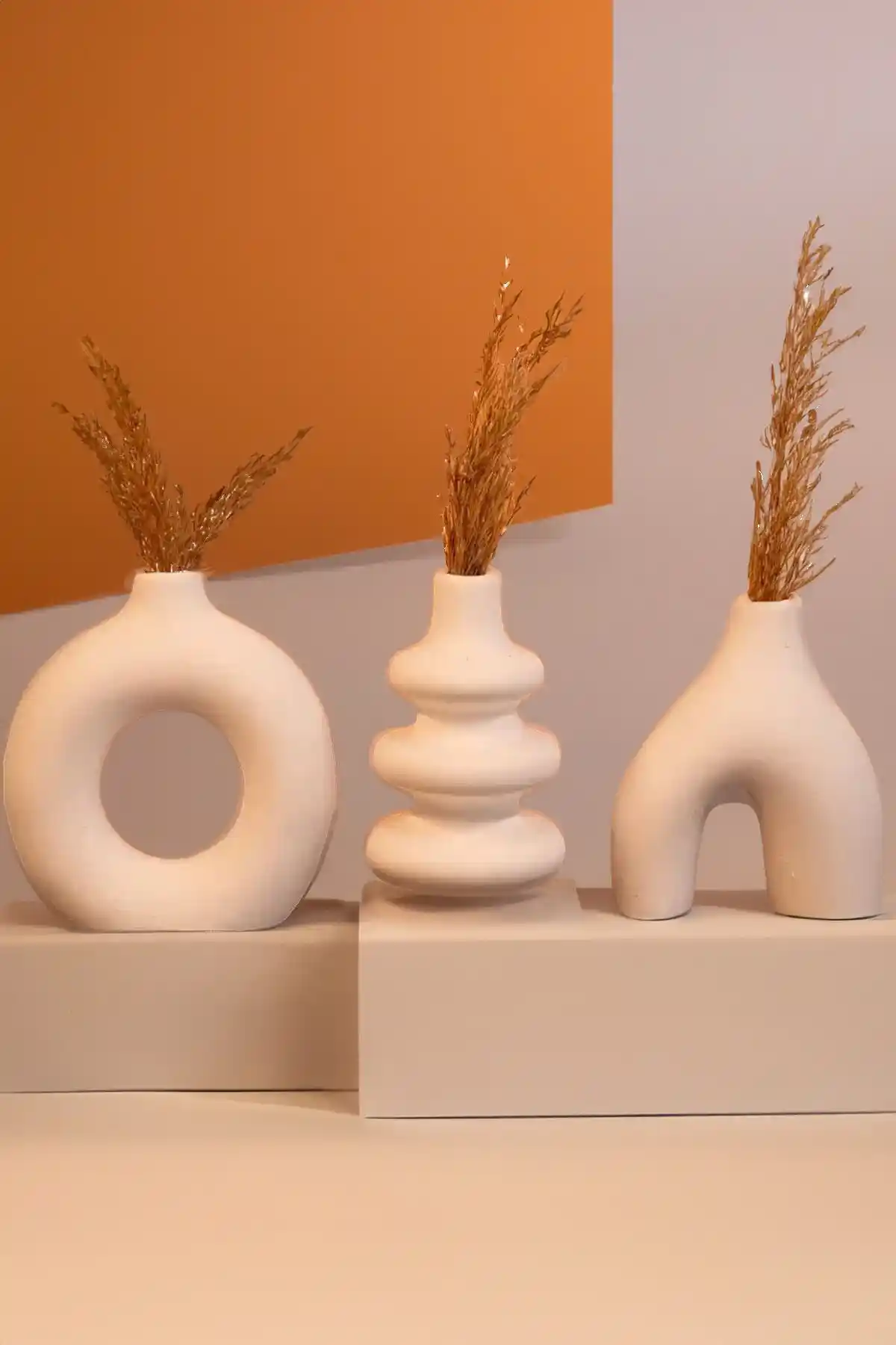 Şık Vazo Seçenekleri ve Dekorasyonda Zarafet Yaratmanın Yolları