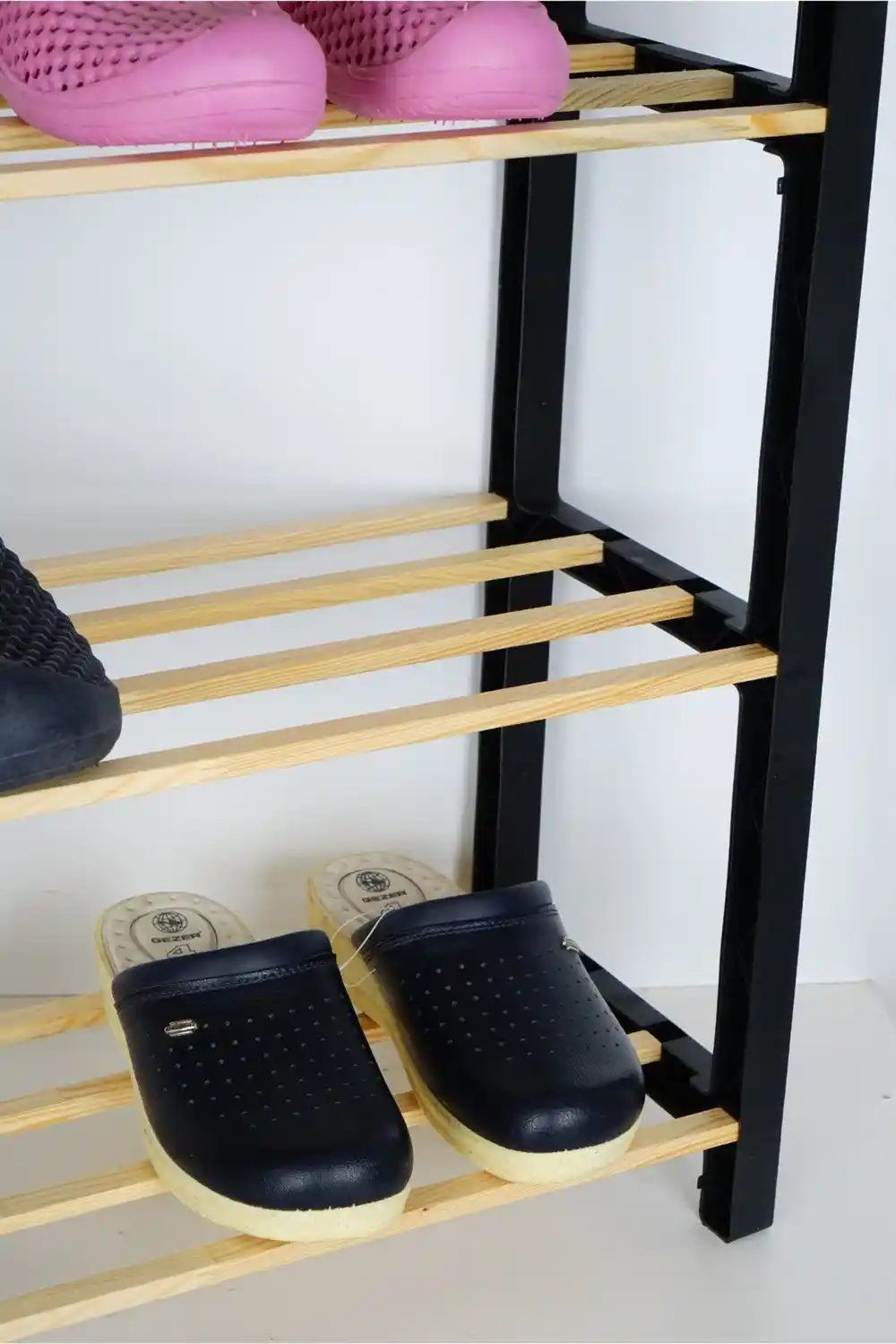 Sinbo Ahşap Çubuklu Ayakkabılık ile Giriş Alanlarınızı Şık ve Düzenli Hale Getirin