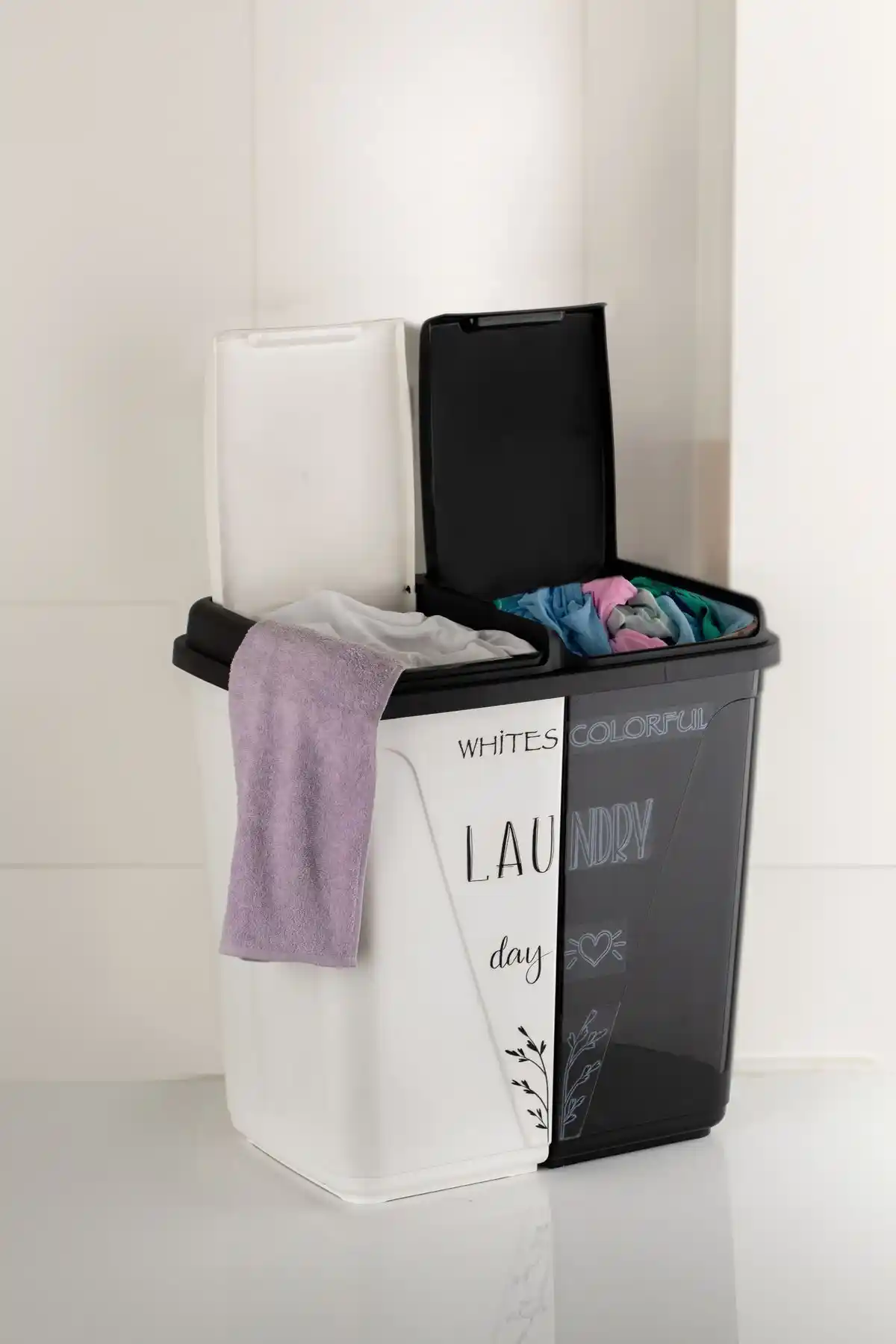 Siyah Beyaz Çamaşır Sepetleri ile Dekorasyonda Şıklık ve Fonksiyonellik Sağlama