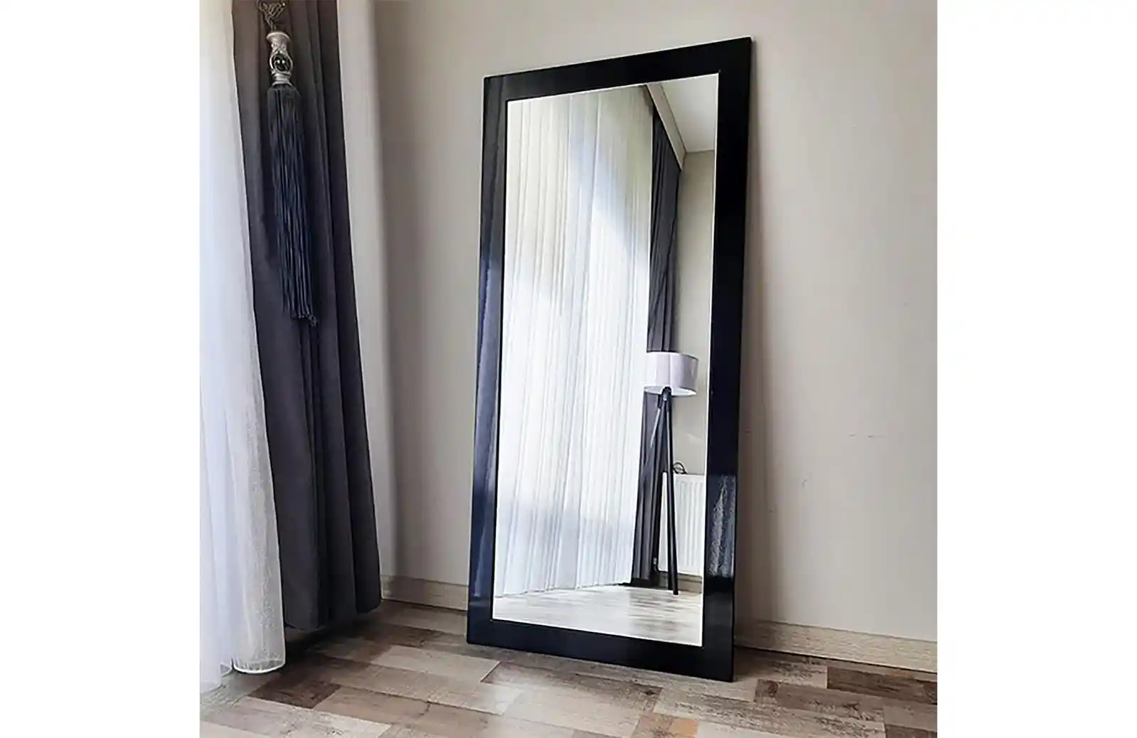 Siyah Boy Aynasıyla Modern ve Şık Dekorasyon Yaratmanın Yolları