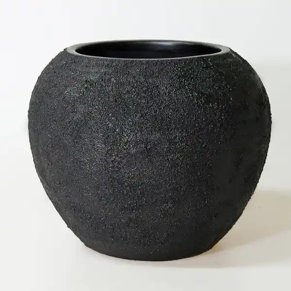 Siyah Büyük Vazolar ile Modern ve Şık Dekorasyon Fikirleri ve Trendler