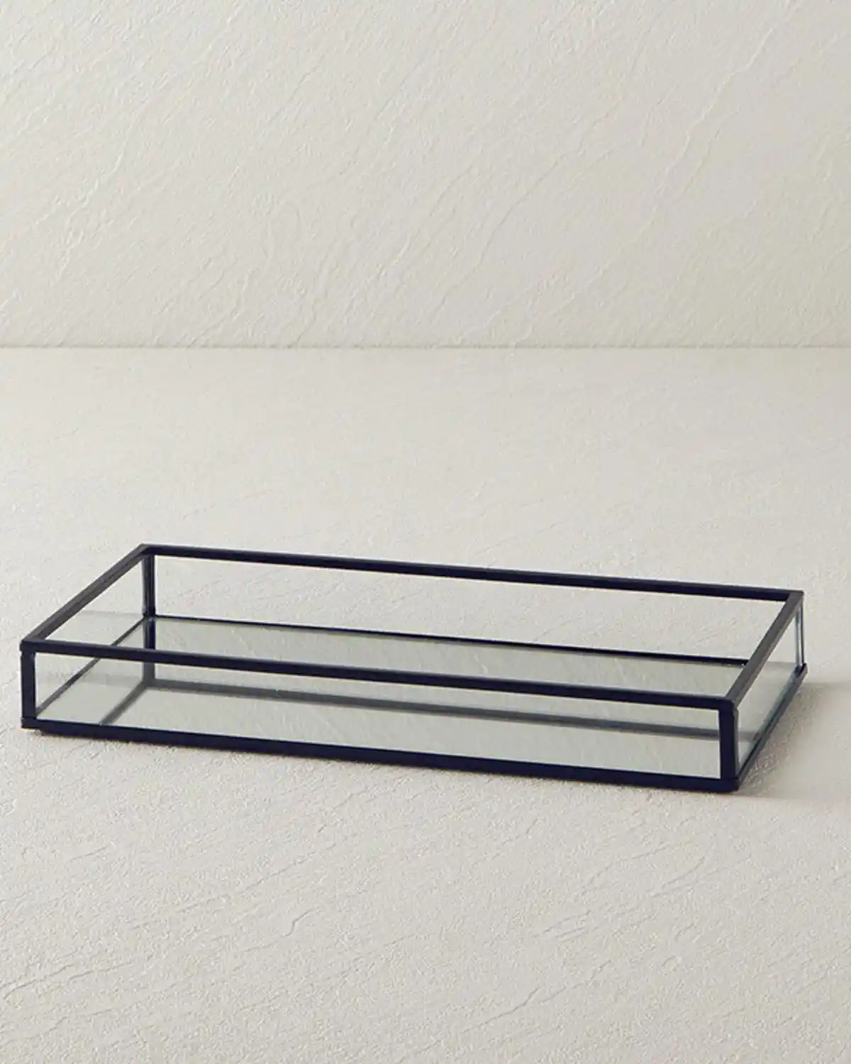 Siyah Cam Tepsi ile Modern ve Zarif Dekorasyon Fikirleri ve Kullanım Alanları