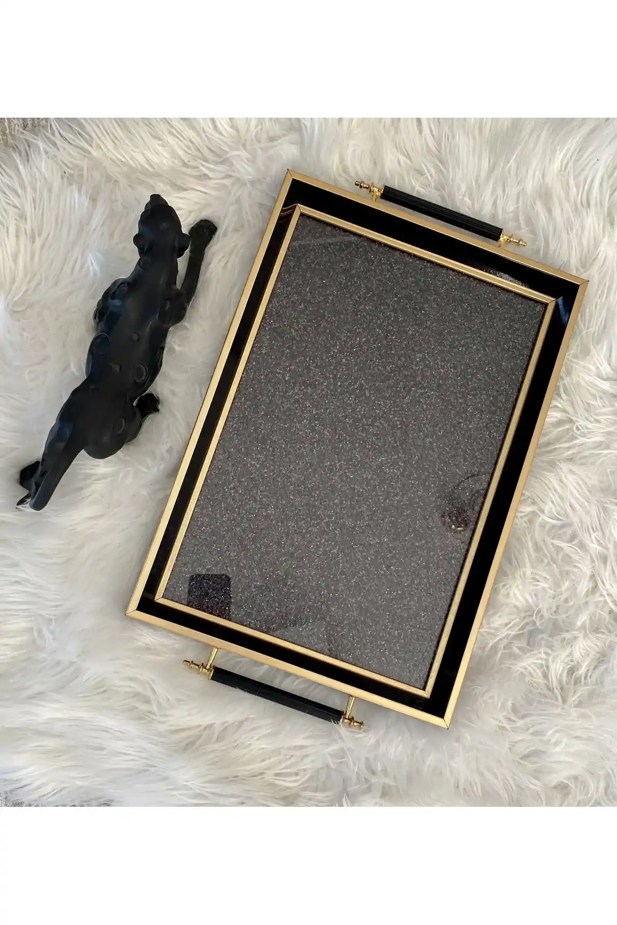 Siyah Çay Tepsisi ile Modern ve Şık Ev Dekorasyonunu Tamamlayın