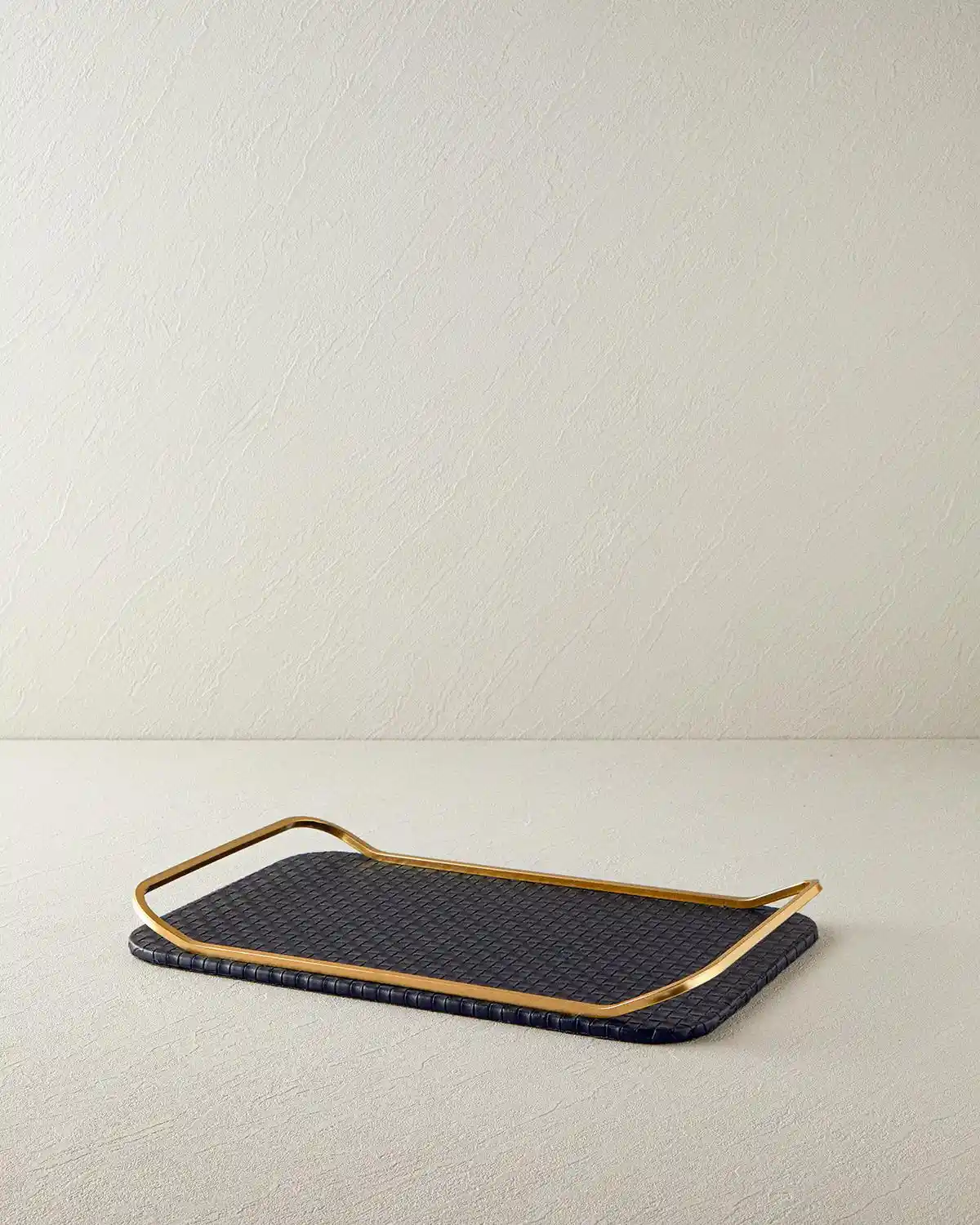 Siyah Dekoratif Tepsi: Modern ve Şık Dekorasyon İçin Pratik Çözümler