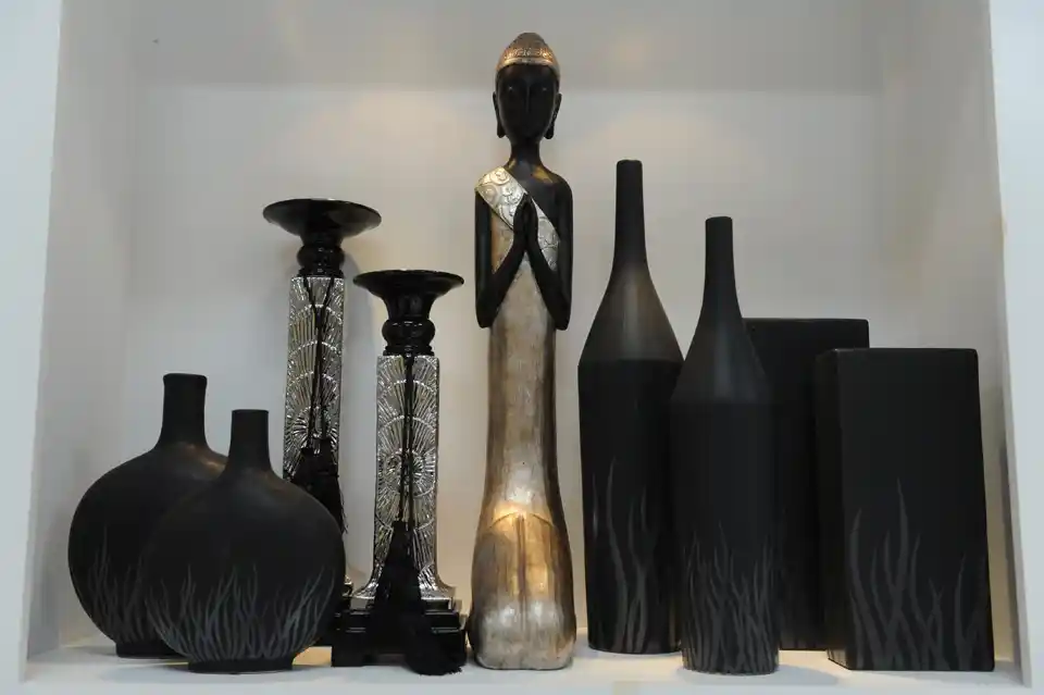 Siyah Ev Aksesuarlarıyla Dekorasyonun Şıklığını Artırma Rehberi