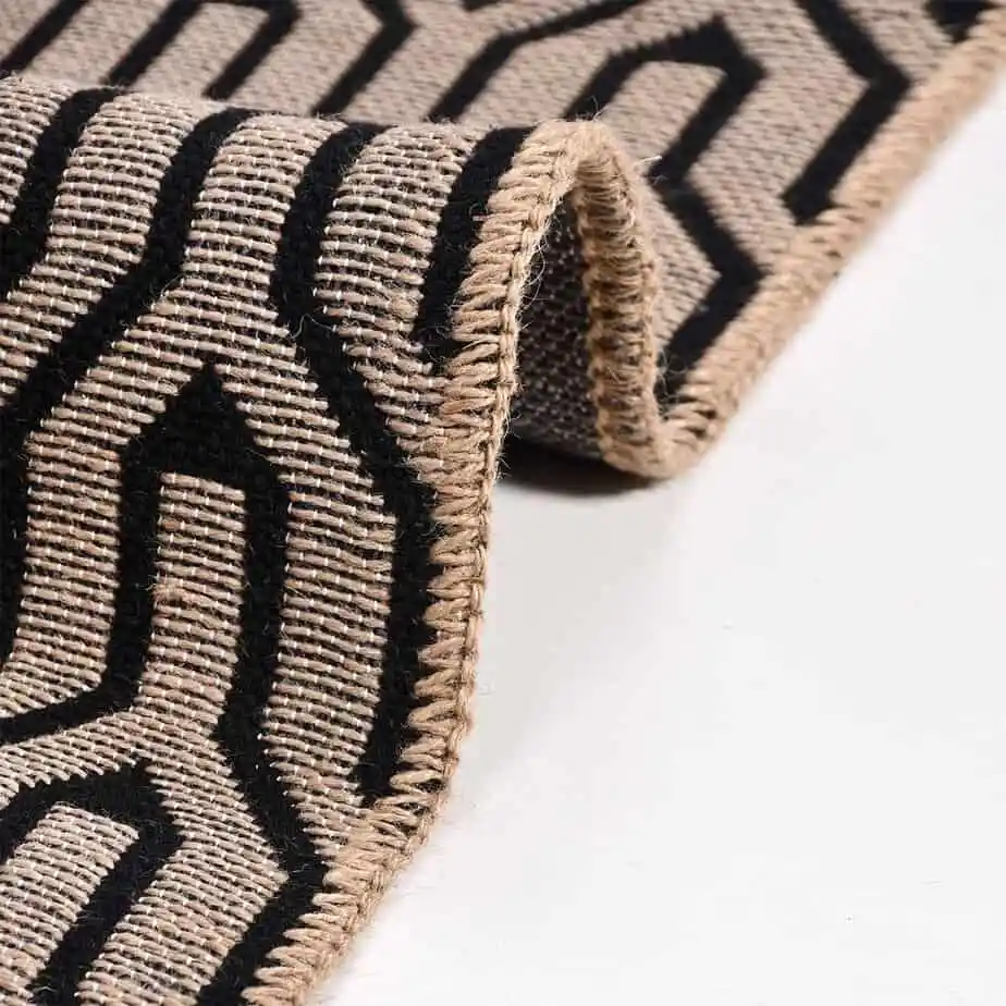 Siyah Jüt Halı ile Dekorasyonunuzu Şıklık ve Zarafetle Yenileyin