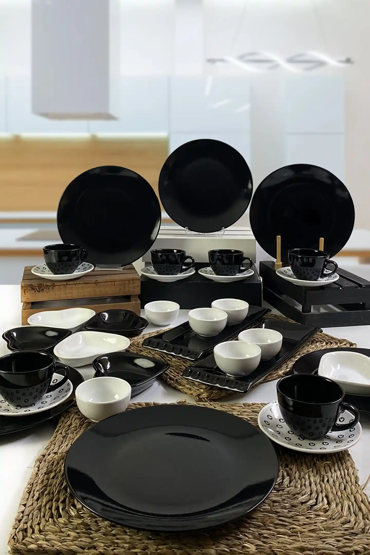 Siyah Kahvaltı Takımı Seçenekleri ve Sofra Dekorasyon İpuçları
